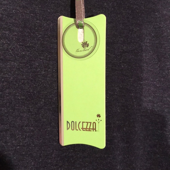 Dolcezza Canada NWT 2019 Long Sleeve-T - Picture 3 of 3